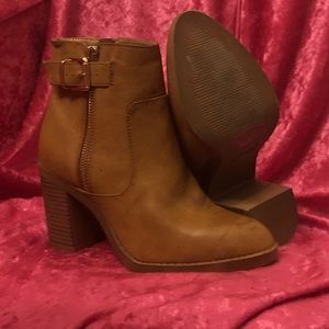 Tan boots. US SIZE 5 2.5inch heel